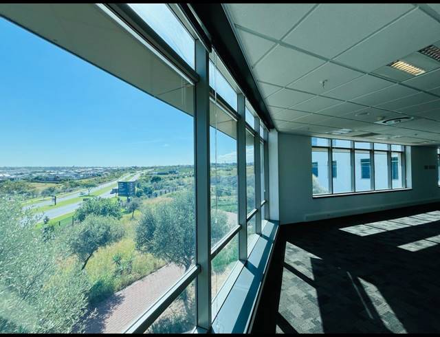 1,600M² OFFICE TO LET IN WATERFALL
